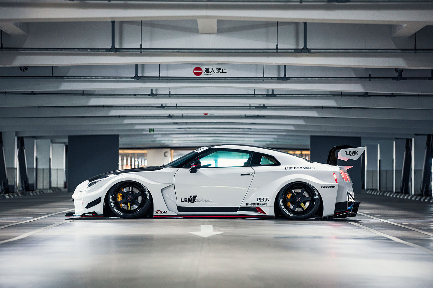 LB-Silhouette WORKS Nissan GT 35GT-RR ver 1 Complete Body Kit
