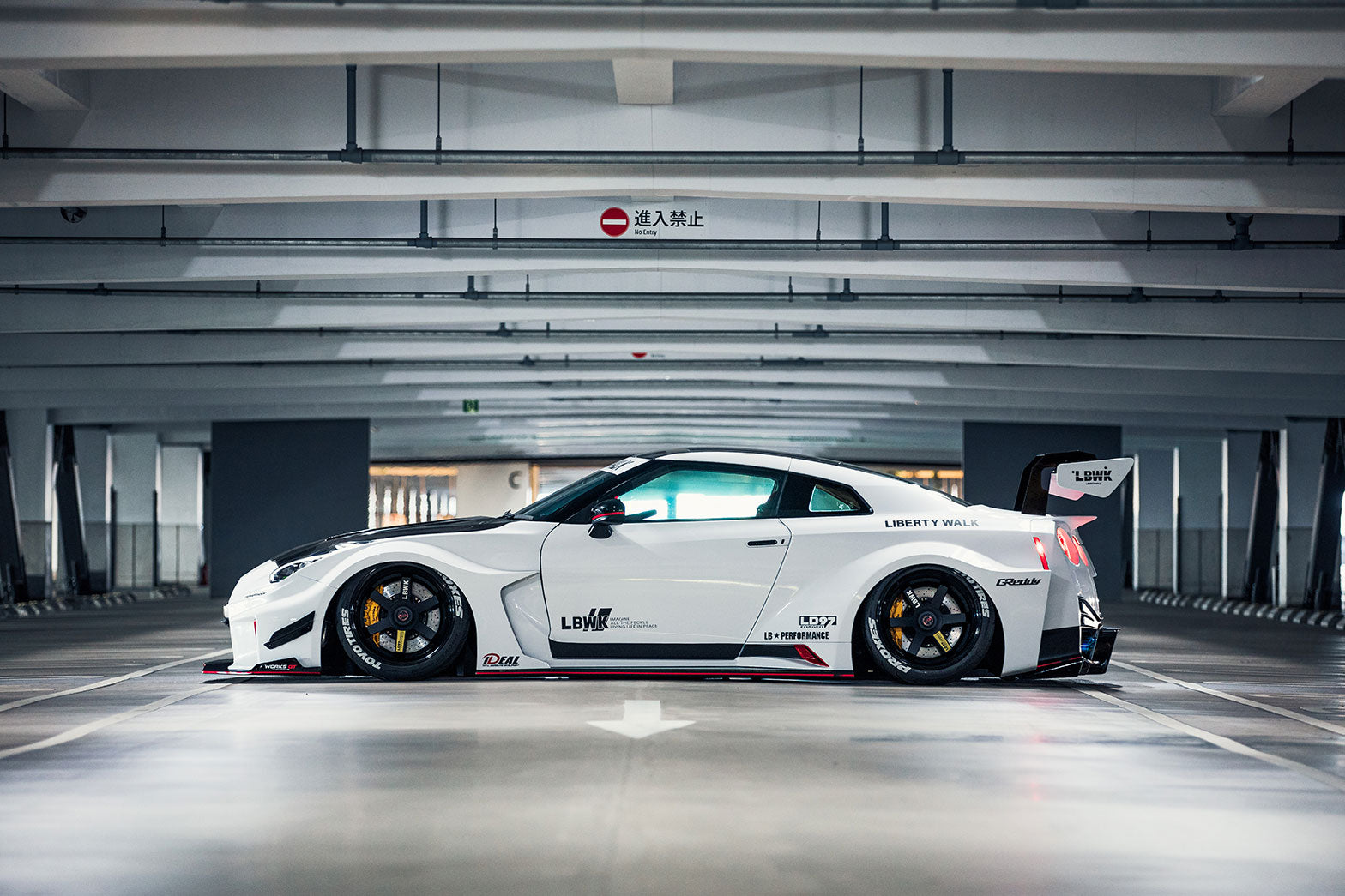 LB Silhouette WORKS Nissan GT 35GT RR Ver 2 Complete Body Kit Vogue LB Silhouette WORKS Nissan GT 35GT RR Ver 2 Complete Body Kit Vogue