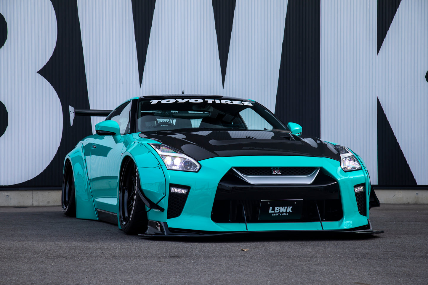 LB-WORKS Nissan GT-R R35 Type1.5 Complete Body Kit ver 2 (2017 model (face lift) Nissan genuine front bumper is required.)